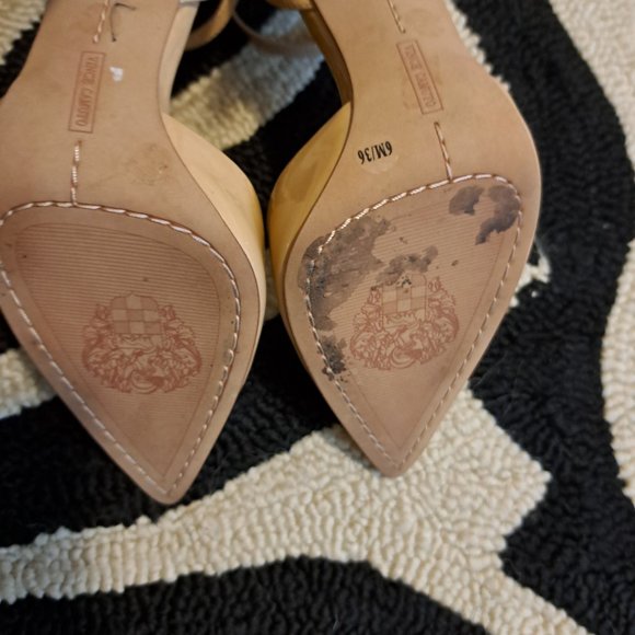 Vince Camuto Nude Patent Leather Heels size 6 - Picture 4 of 4